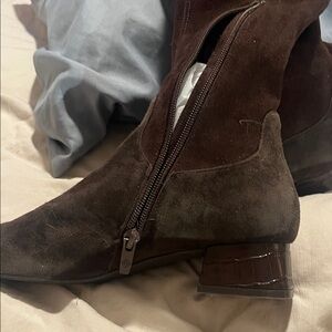 DONALD PLINER CHOCOLATE Women's Suede High legged Boots w alligator heels